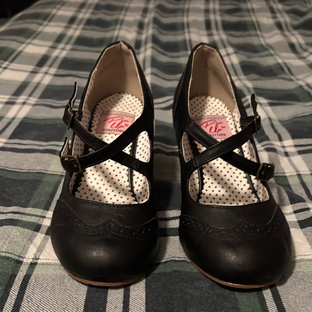 Stylish Black Heels with Buckle Detail